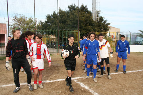 L'ingresso in campo delle squadre